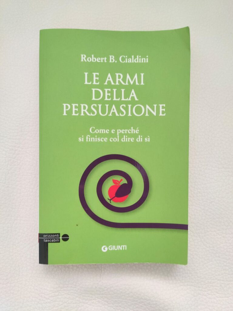 Le Armi della Persuasione di Robert Cialdini - 3 migliori libri sul neuromarketing